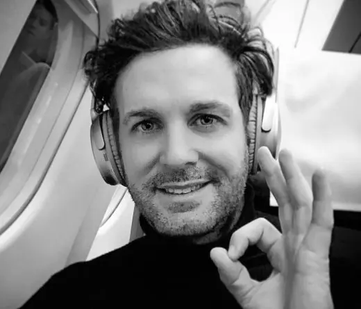 Axel viajaba en el avión de Aerolíneas que sufrió un incidente al despegar y registró el momento.